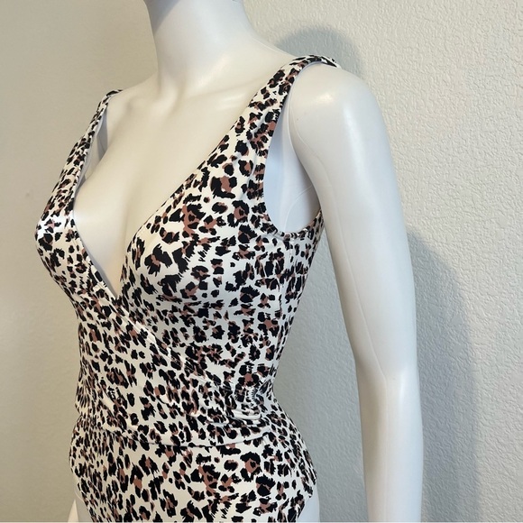Mono b Size Small White Brown Black Leopard Print Plunge V-Neck One-Piece - Picture 2 of 8